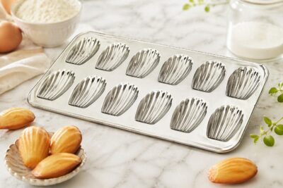 Madeleines Backform aus Weißblech von Gobel