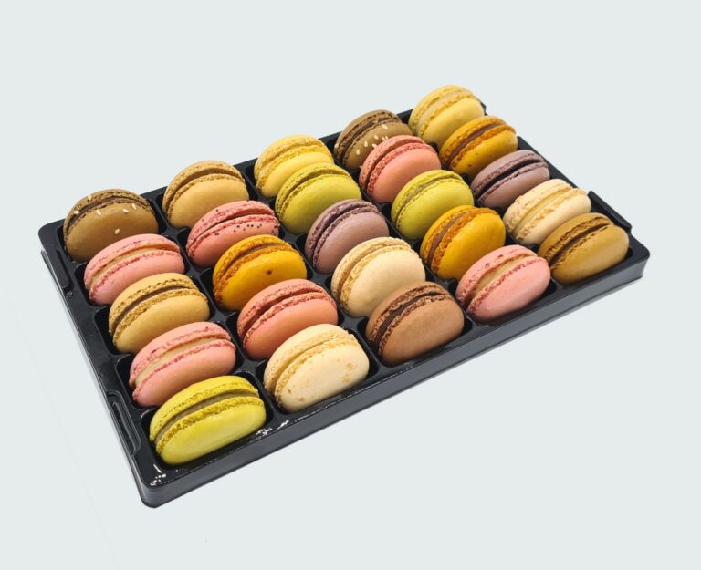 Macarons Etagere mit 25 frischen Macarons selber zusammenstellen online kaufen