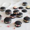 Schwarze Farbe Macarons