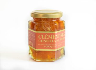 Halbe Clementinen im Sirup