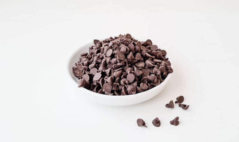 Tropfen aus Zartbitterschokolade 60% (Pépites de chocolat noir) von Valrhona 3/10