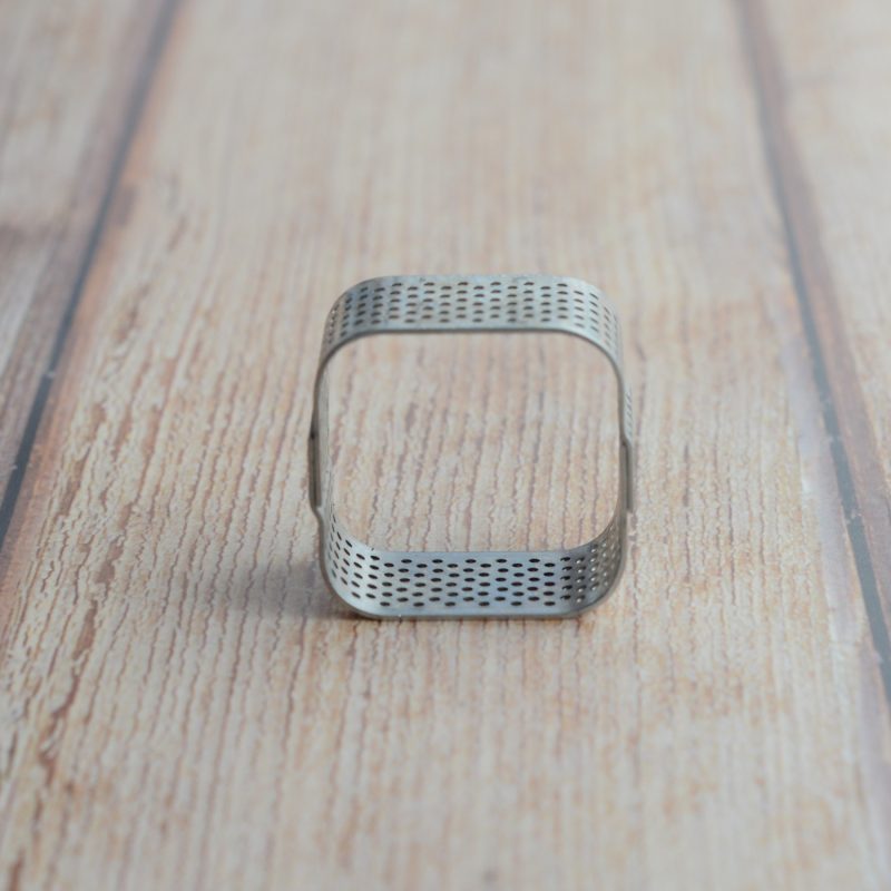 Mini quadratischer Tartelette Ring gelocht aus Edelstahl 3,5 x 2 cm 4/4