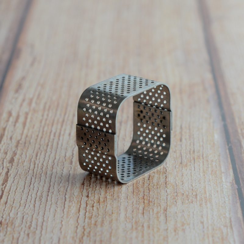 Produktbild 3 Mini quadratischer Tartelette Ring gelocht aus Edelstahl 3,5 x 2 cm