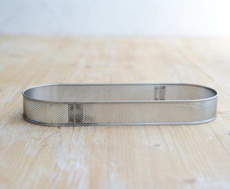 Tartering oval für 4-5 Personen gelocht aus Edelstahl 28 x 10 x 3,5 cm 7/11