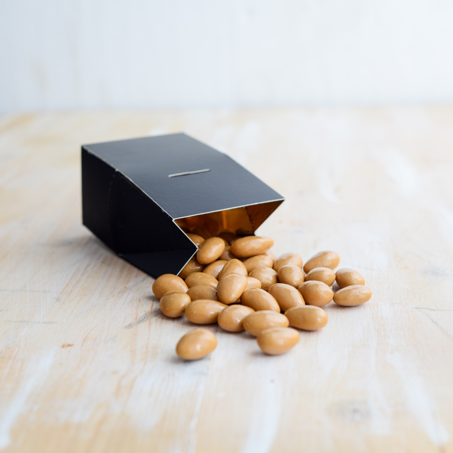 Mandel-Dulcey Konfekt von Valrhona 125g - online kaufen