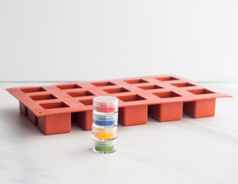 2er Set - Zauberwürfel (1 Silikon-Backform Cube SF105 + 4 mini fettlösliche Farben)