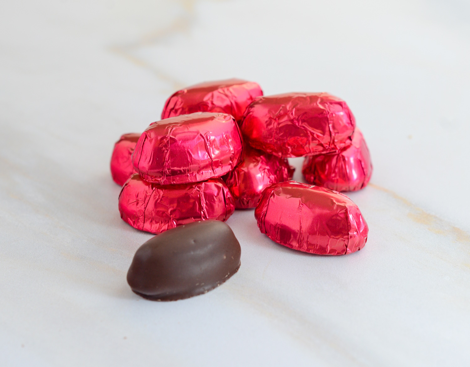 Pralinen mit Himbeerlikör von Valrhona – 10 Stück - online kaufen