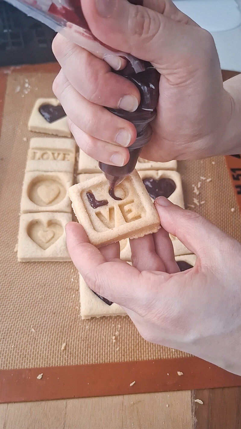 Ausstech- und Backform "Love" von Silikomart 11/12