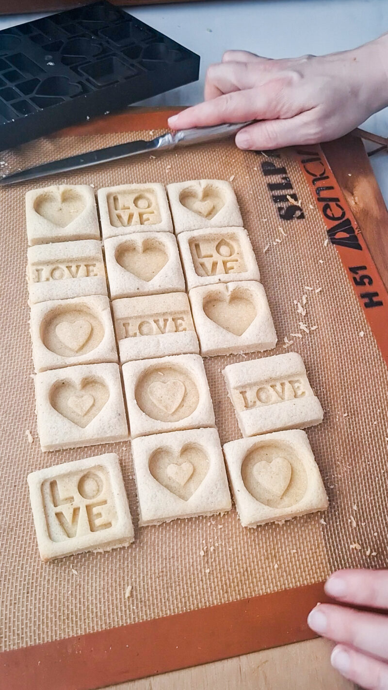 Ausstech- und Backform "Love" von Silikomart 9/12