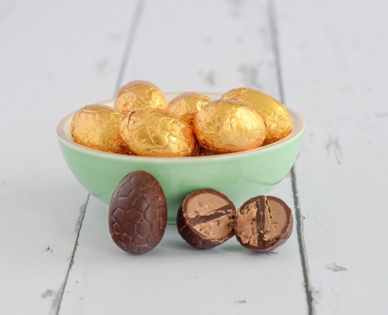 Gefuellte Ostereier Von Valrhona Gianduja Dunkel Mit Kakaonibs