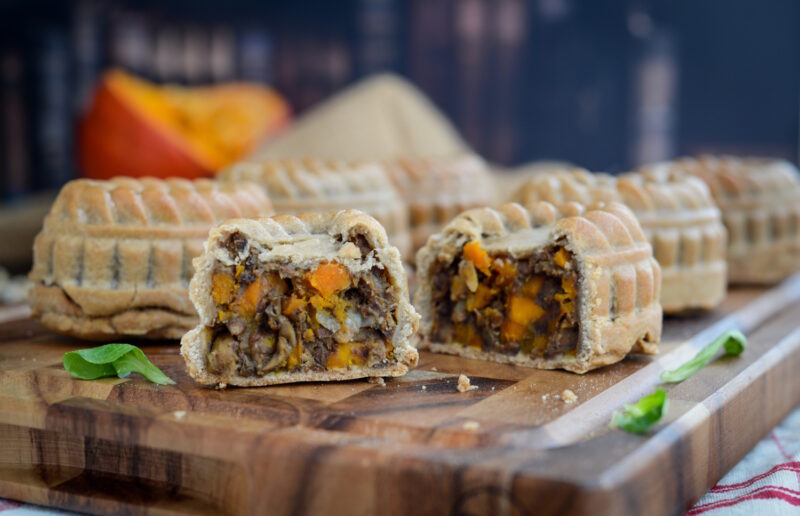 Mini pates en croute mit linsen pilzen und kuerbis vegan