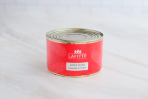 Red tin can of Lafitte Cèpes Extra in oil, placed on a white surface (product photo).