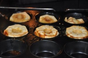 Kleiner Tatin Apfelkuchen auf bretonische Kekse DSC_2364 320x200 300x199