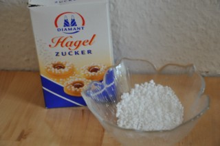 Chouquettes (mit Hagelzucker bestreute, innen hohle Windbeutel) DSC_2873 320x200