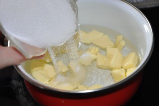 Chouquettes (mit Hagelzucker bestreute, innen hohle Windbeutel) DSC_2881 320x200