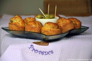 Salziger kuchen mit Speck und Oliven (Cake salé aux lardons et aux olives )