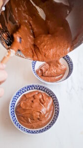 Mousse au chocolat (französische Schokoladenmousse) Mousse Au Chocolat Mit Eier Rezept Frankreich 3 169x300