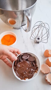 Mousse au chocolat (französische Schokoladenmousse) Mousse Au Chocolat Original Rezept Aus Frankreich Mit Eier 1 1 169x300
