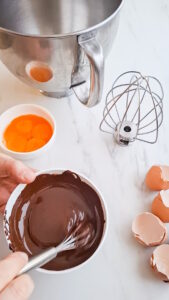 Mousse au chocolat (französische Schokoladenmousse) Mousse Au Chocolat Original Rezept Aus Frankreich Mit Eier 2 169x300
