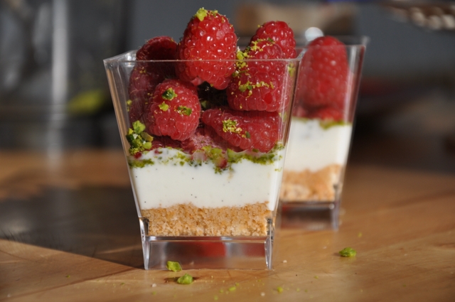 Verrine de framboises à la pistache (Verrine mit Himbeere und Pistazien) DSC_4269 640x4801