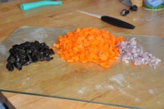 Kaninchen mit Rotwein und Pflaumen DSC_4770 320x200