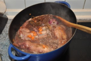Kaninchen mit Rotwein und Pflaumen DSC_4771 320x200