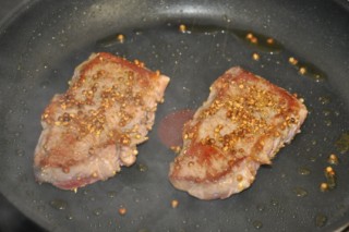 Steak au poivre flambé au cognac (Mit Cognac flambiertes Pfeffersteak) DSC_5019 320x200