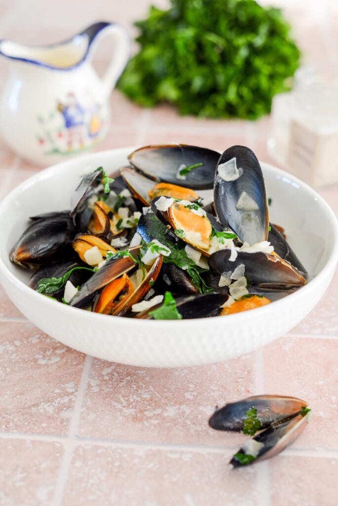 Moules marinières (Muscheln in Weisswein) Moules marinières (Muscheln in Weisswein) Klassische Moules Marinieres Rezept 2 684x1024