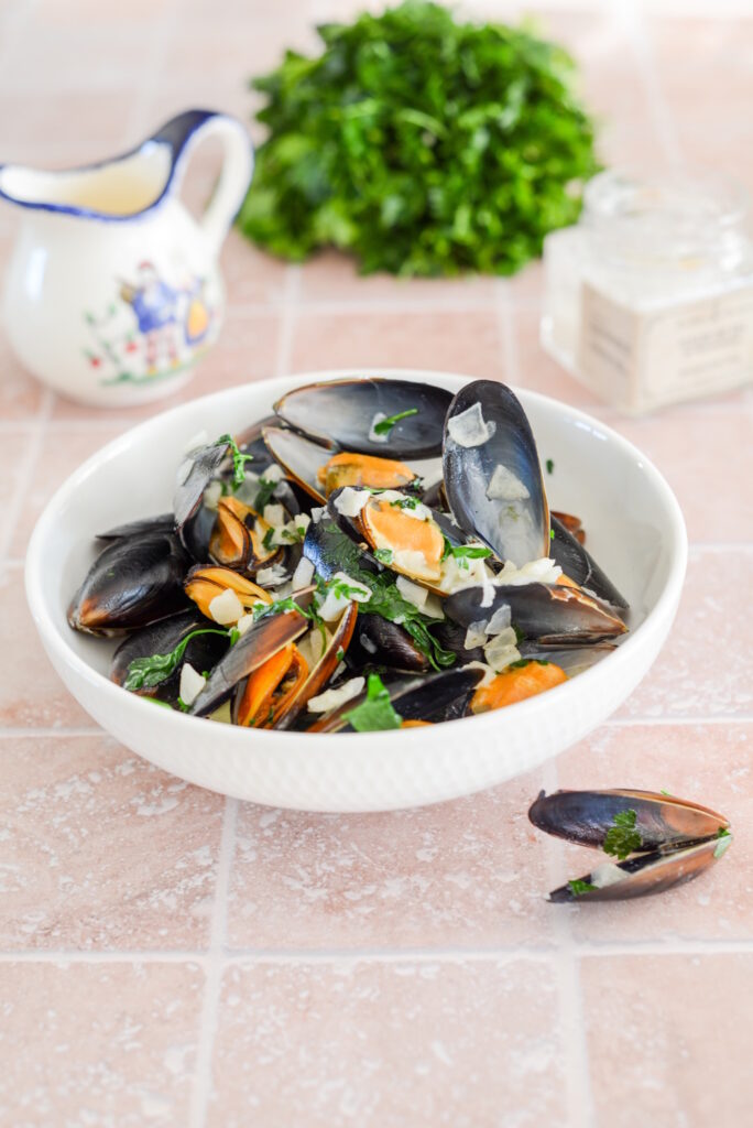 Moules marinières (Muscheln in Weisswein) Moules Marinieres Rezept Bretagne Einfach Schnell 684x1024