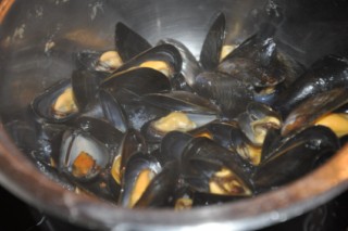Moules marinières (Muscheln in Weisswein) muschel-anbraten