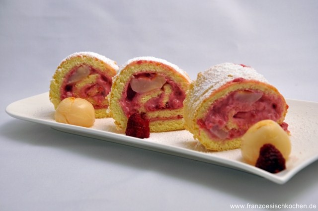 Bras de Vénus aux framboises et litchis (Leichter gerollter Kuchen mit Himbeeren, Litschis und Rosen) DSC_4913 640x480