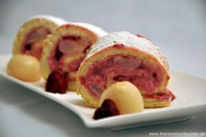 Bras de Vénus aux framboises et litchis (Leichter gerollter Kuchen mit Himbeeren, Litschis und Rosen)
