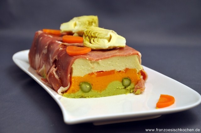 Terrine aux 3 légumes et jambon Serrano (Terrine mit 3 Gemüsen und Serrano-Schinken) gemuese-terrine-rezept