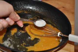 Macarons à la crème de caramel au beurre salé (Macarons mit Salzbutter-Karamell-Creme) DSC_6575 320x200