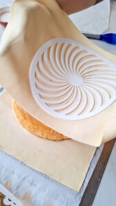 Galette des rois (Traditioneller Kuchen zum Dreikönigsfest) Galette Des Rois Rezept Backen Einfach 7 169x300