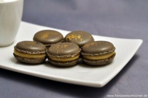 Macarons à la crème de caramel au beurre salé (Macarons mit Salzbutter-Karamell-Creme)