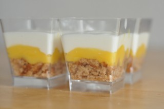 Verrines orange-citron au pain d'épices (Verrines mit Orange Curd, Zitronen Chantilly und Lebkuchen) DSC_7167 320x200