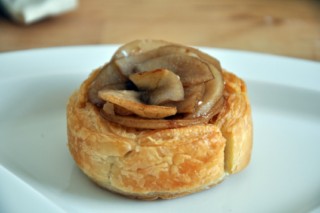 Feuilleté Poire-Chèvre (Birnen-Ziegenkäse in Blätterteig) DSC_7888 320x200