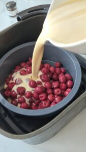 Clafoutis aux cerises (Clafoutis mit Kirschen) Clafoutis Air Fryer Rezept Backen 01 169x300