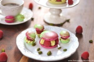 Paris-Berlin: Himbeeren-Pistazien Macarons Nachtisch