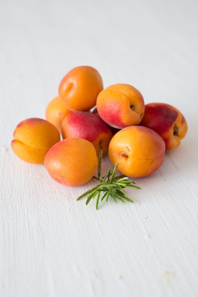 Tarte tatin aux abricots et romarin (Aprikosen-Rosmarin Tatin ) Rezept
