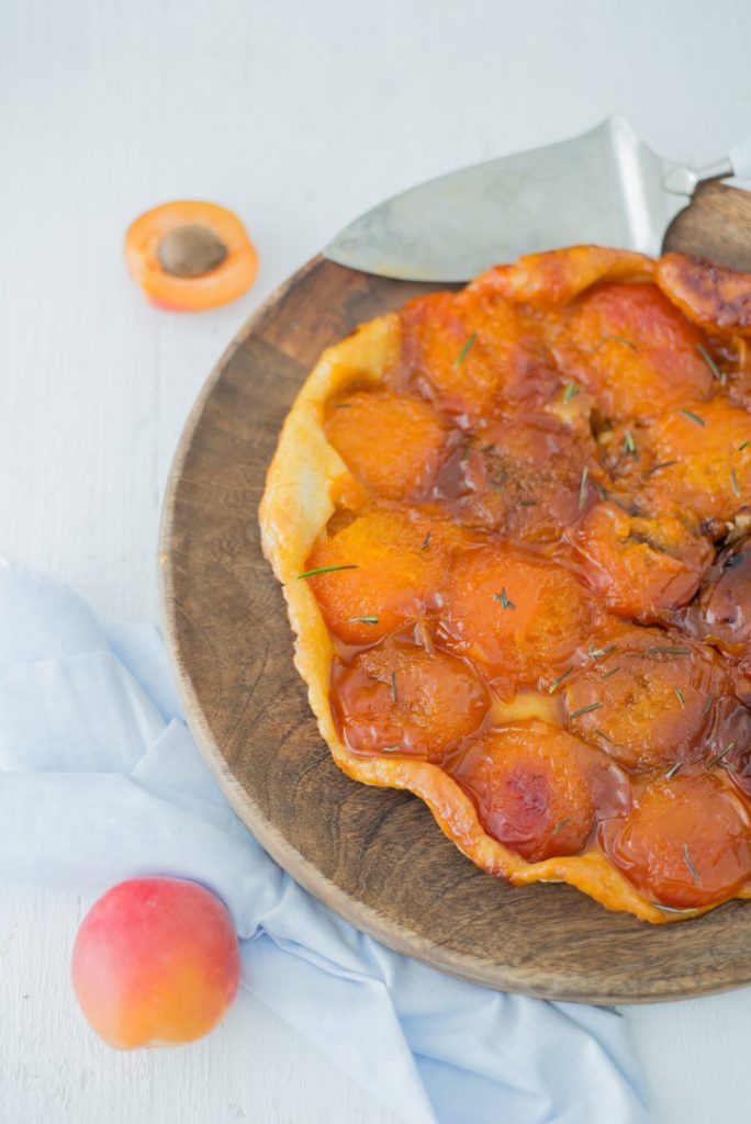 Tarte tatin aux abricots et romarin (Aprikosen-Rosmarin Tatin ) Rezept