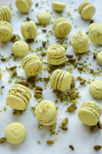Macarons für Anfänger (alles was Sie schon immer über Macarons wissen wollten) Pistazien Macarons 200x300