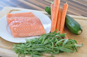 Feuilleté saumon, petits légumes et sauce à l'estragon (Lachs im Blätterteig, klein Gemüse et Estragon Sauce) DSC_3331-320x200