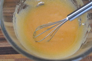 Pistazien Crème brulée - Crème pistache aux fruits rouges façon crème brûlée Creme Patissiere Pistazien Schritt 2 Eigelb Mit Zucker Verquirlen
