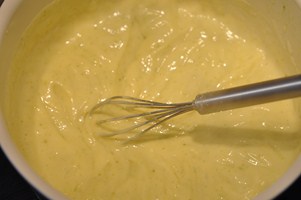 Pistazien Crème brulée - Crème pistache aux fruits rouges façon crème brûlée Creme Patissiere Pistazien Schritt 3 Pistazien Creme Masse Rühren