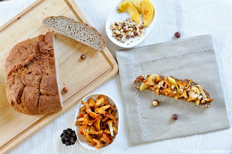 Tartine d’automne et recette de Pain à la châtaigne (Herbst Schnitte auf Esskastanien-Brot) Tartine d’automne et recette de Pain à la châtaigne (Herbst Schnitte auf Esskastanien-Brot)