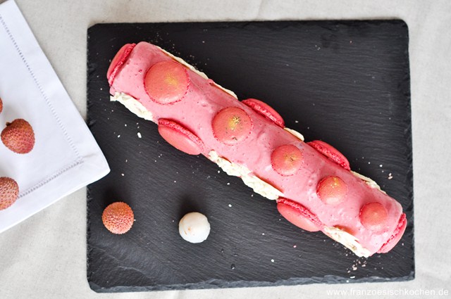 Bûche Ispahan : roses, litchis, framboises et biscuits roses de Reims ...