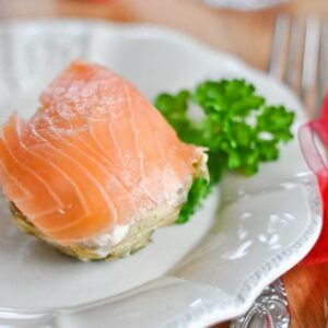 Mousse de saumon sur lit d’artichaut (Lachsmousse auf Artischocken)