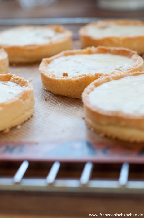 Tartelette Fraises-Rhubarbe pour la fête des Mères (Erdbeer-Rhabarber Törtchen für Muttertag) DSC_0219 5 Copier